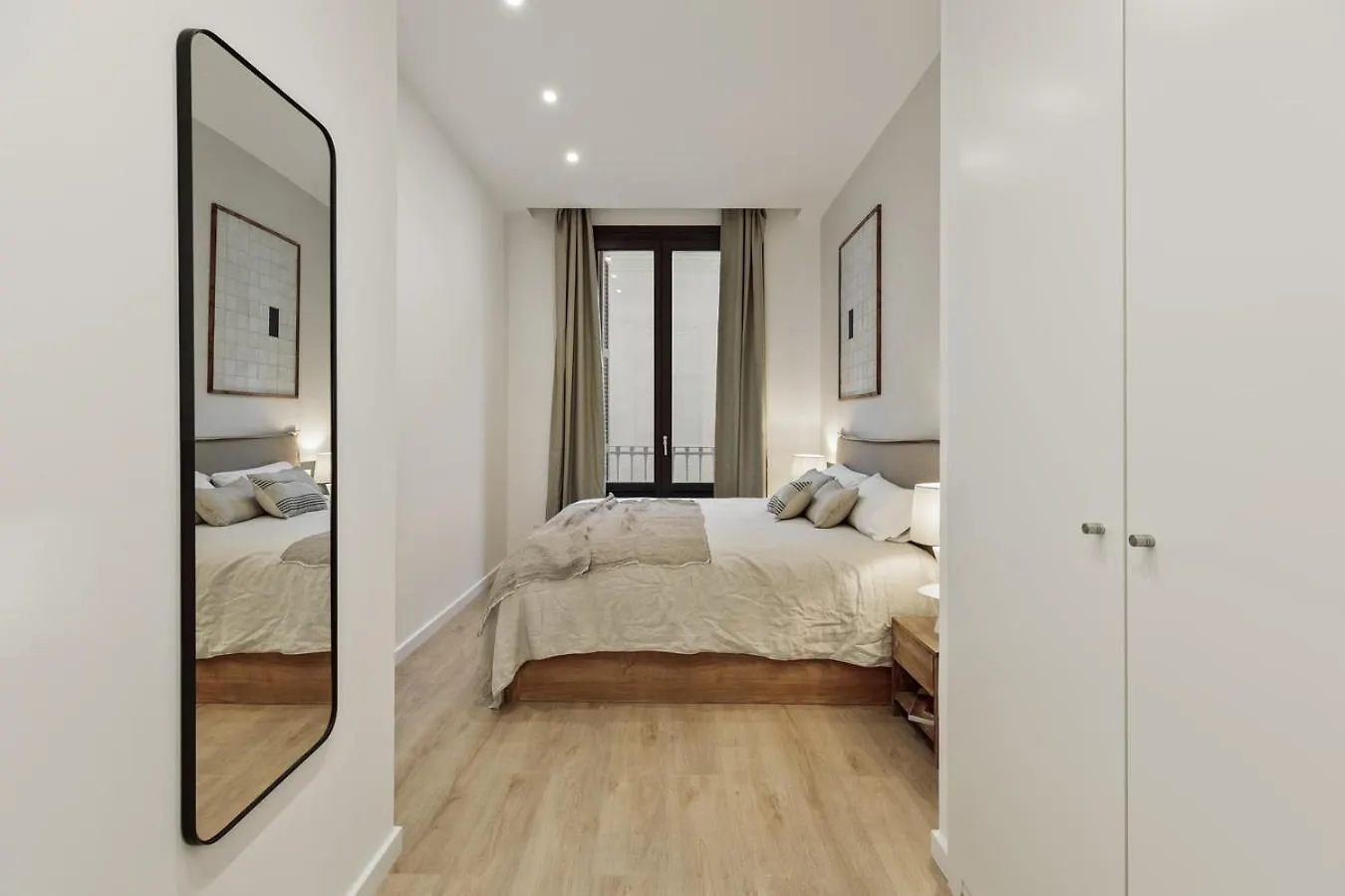 Praiano - 2 Bedrooms, Balcony And Terrace In Ciutat Vella برشلونة 0*,  إسبانيا