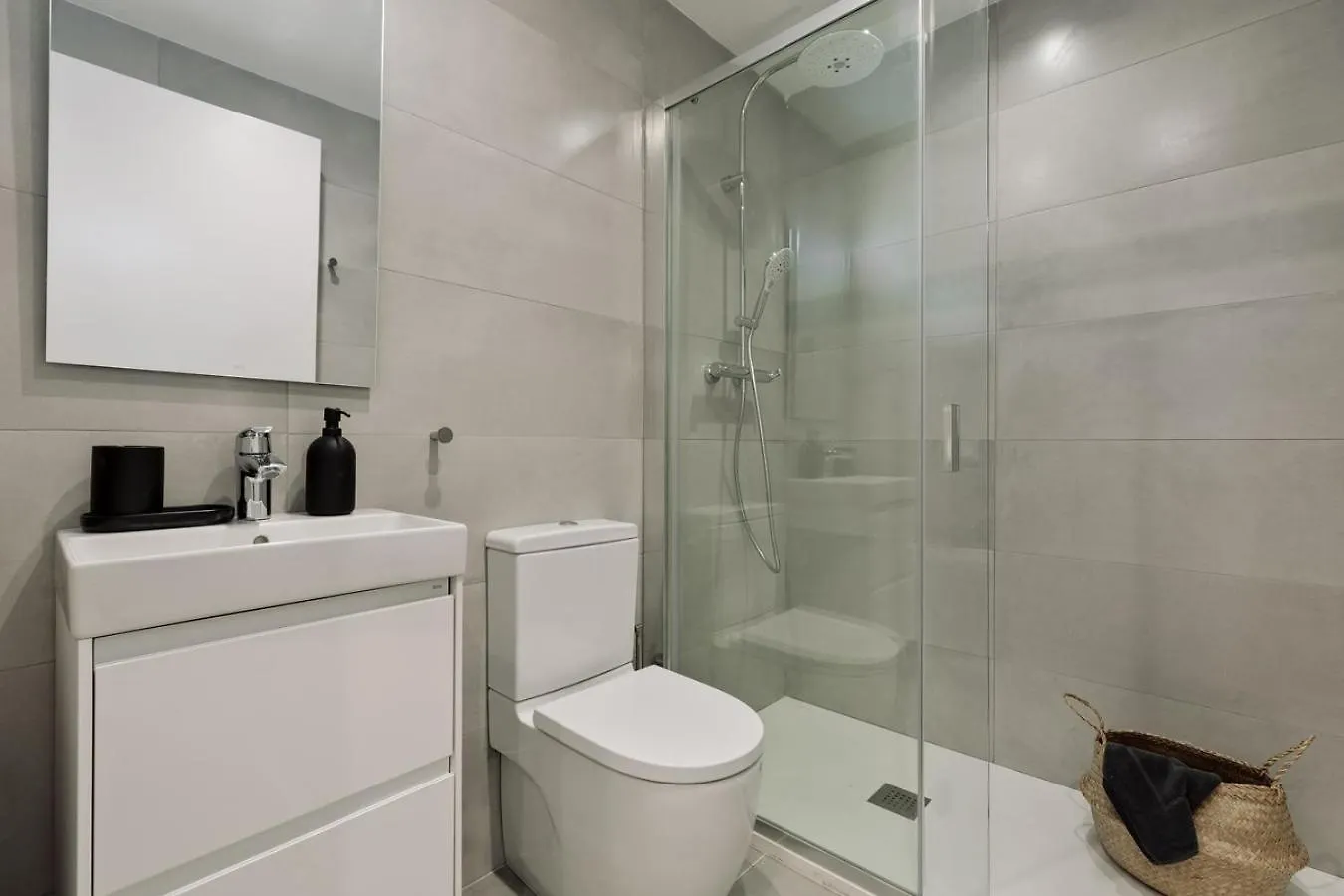 Praiano - 2 Bedrooms, Balcony And Terrace In Ciutat Vella Barcelona
