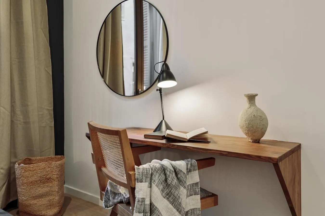 Praiano - 2 Bedrooms, Balcony And Terrace In Ciutat Vella Barcelona Apartment