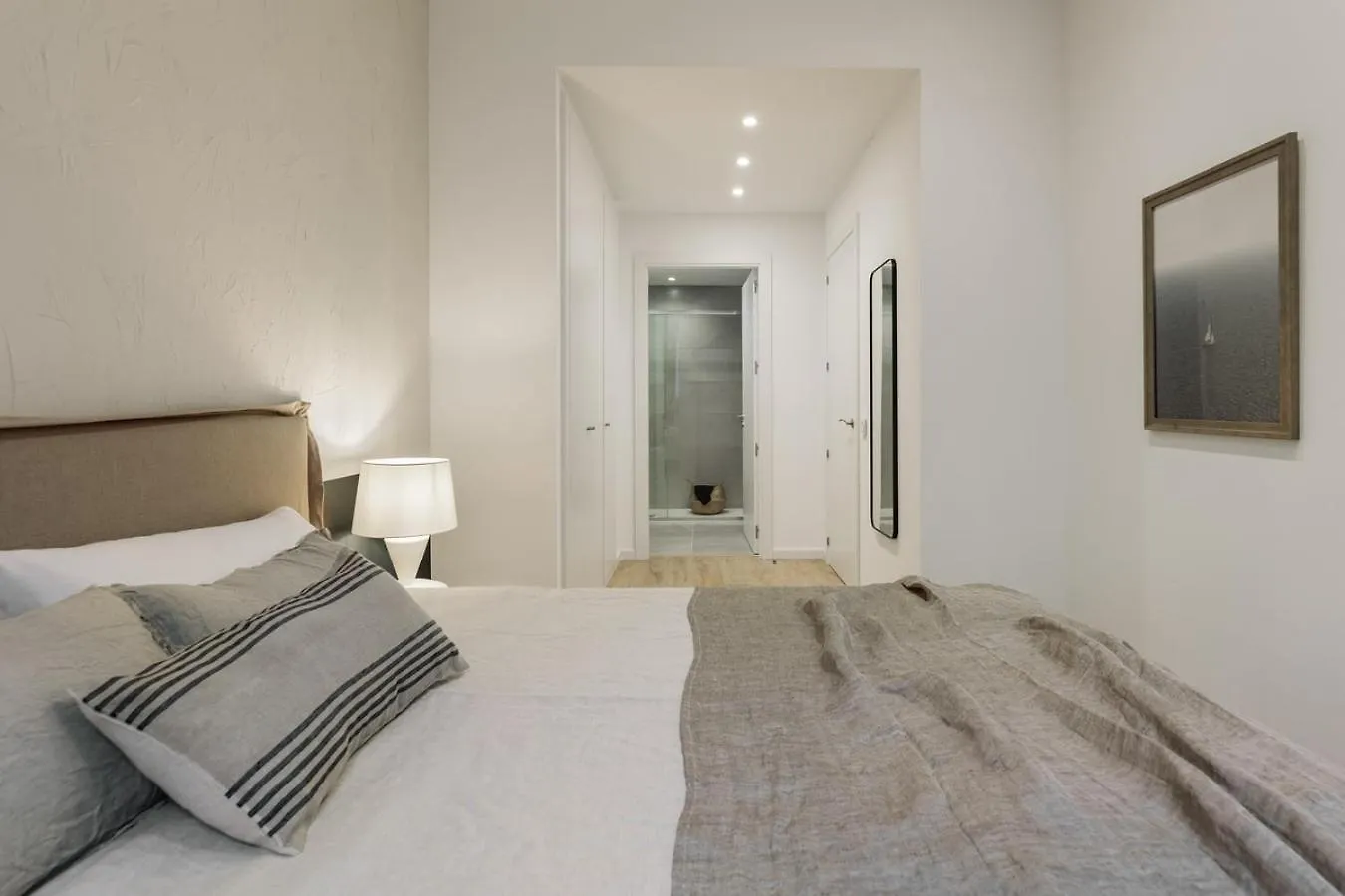 Praiano - 2 Bedrooms, Balcony And Terrace In Ciutat Vella Barcelona Spain
