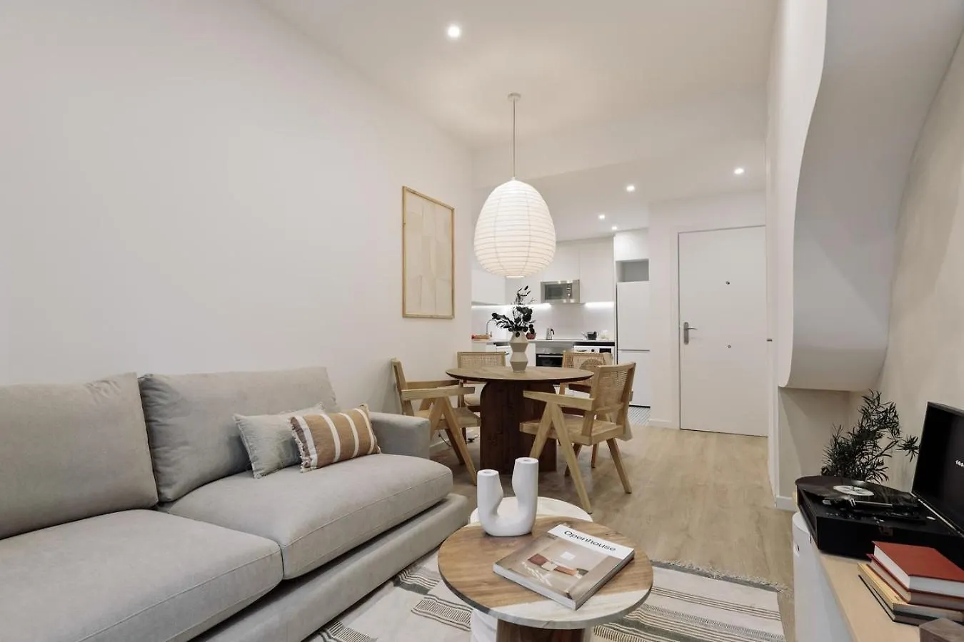 Apartment Praiano - 2 Bedrooms, Balcony And Terrace In Ciutat Vella Barcelona Spain