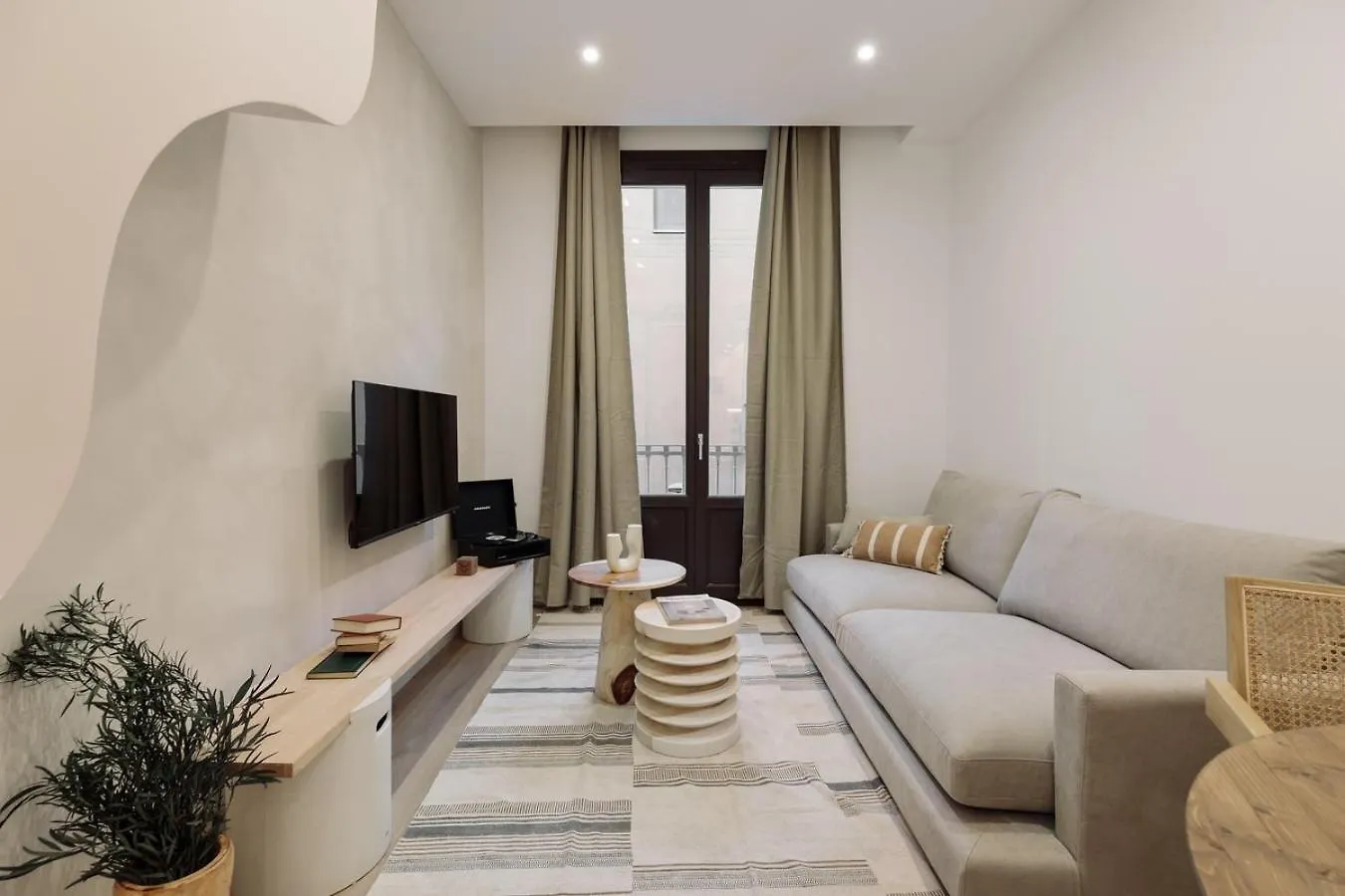 Praiano - 2 Bedrooms, Balcony And Terrace In Ciutat Vella Barcelona Spain