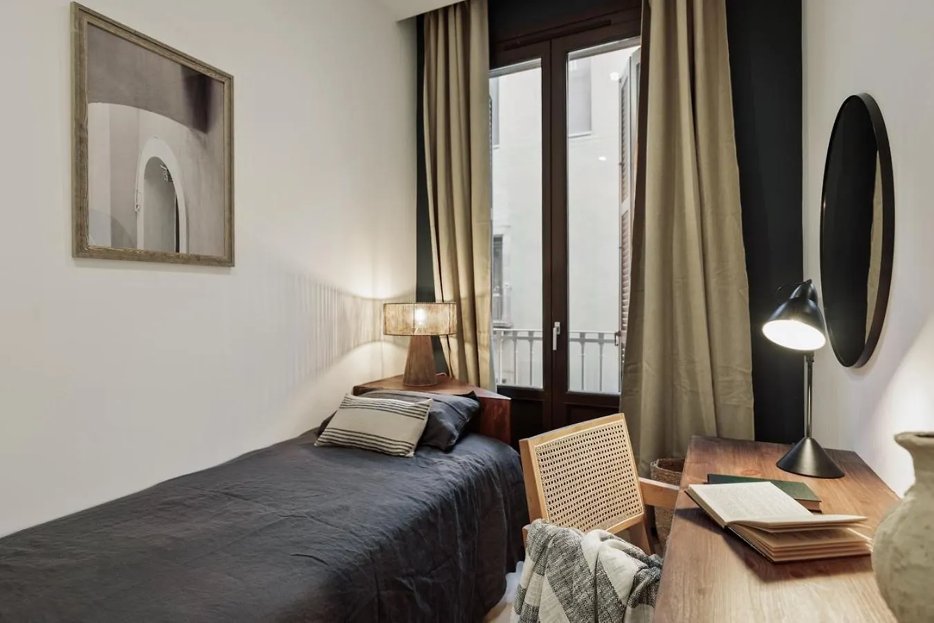 Praiano - 2 Bedrooms, Balcony And Terrace In Ciutat Vella Barcelona Apartment