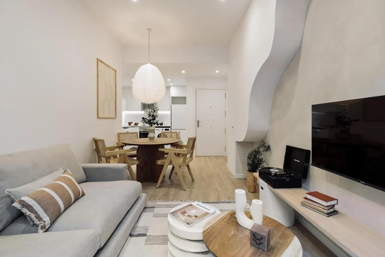 Apartment Praiano - 2 Bedrooms, Balcony And Terrace In Ciutat Vella Barcelona Spain